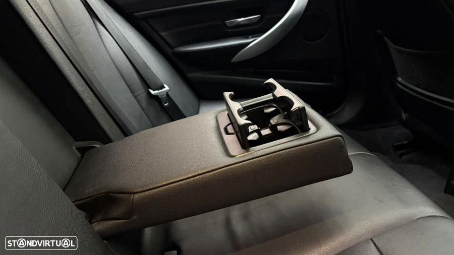 BMW 320 d Touring xDrive Sport Line - 27