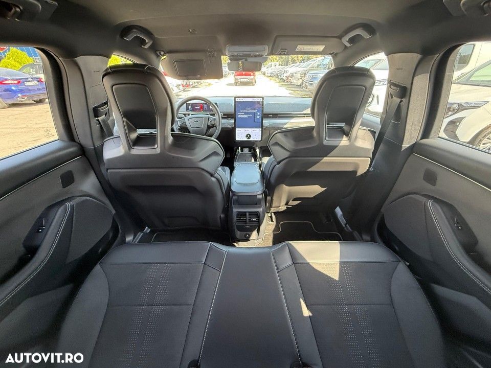 Ford Mustang Mach-E - 12