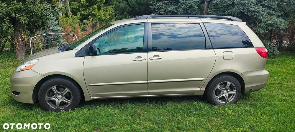 Toyota Sienna - 2
