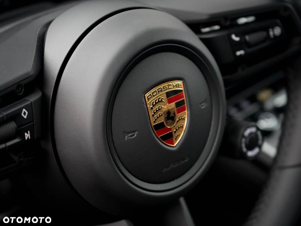 Porsche 911 Carrera 4S - 16