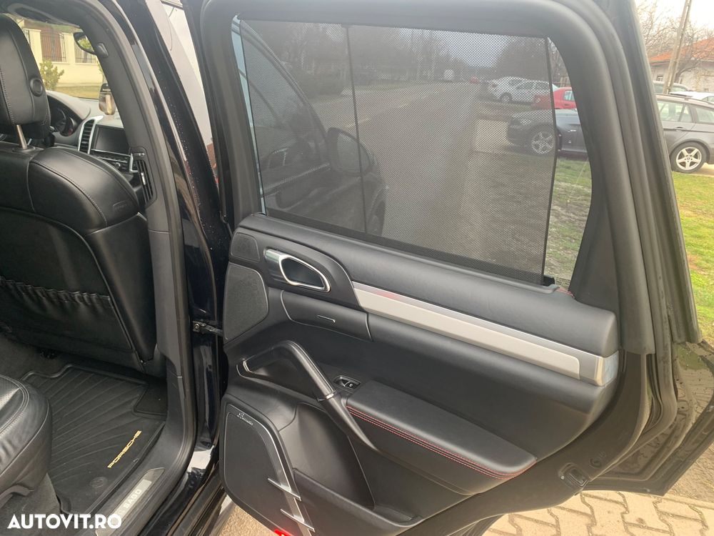 Porsche Cayenne - 40