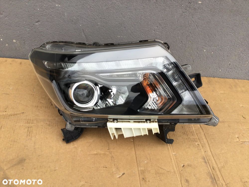 Lampa przednia prawa Nissan Navara NP300 D23 Full Led