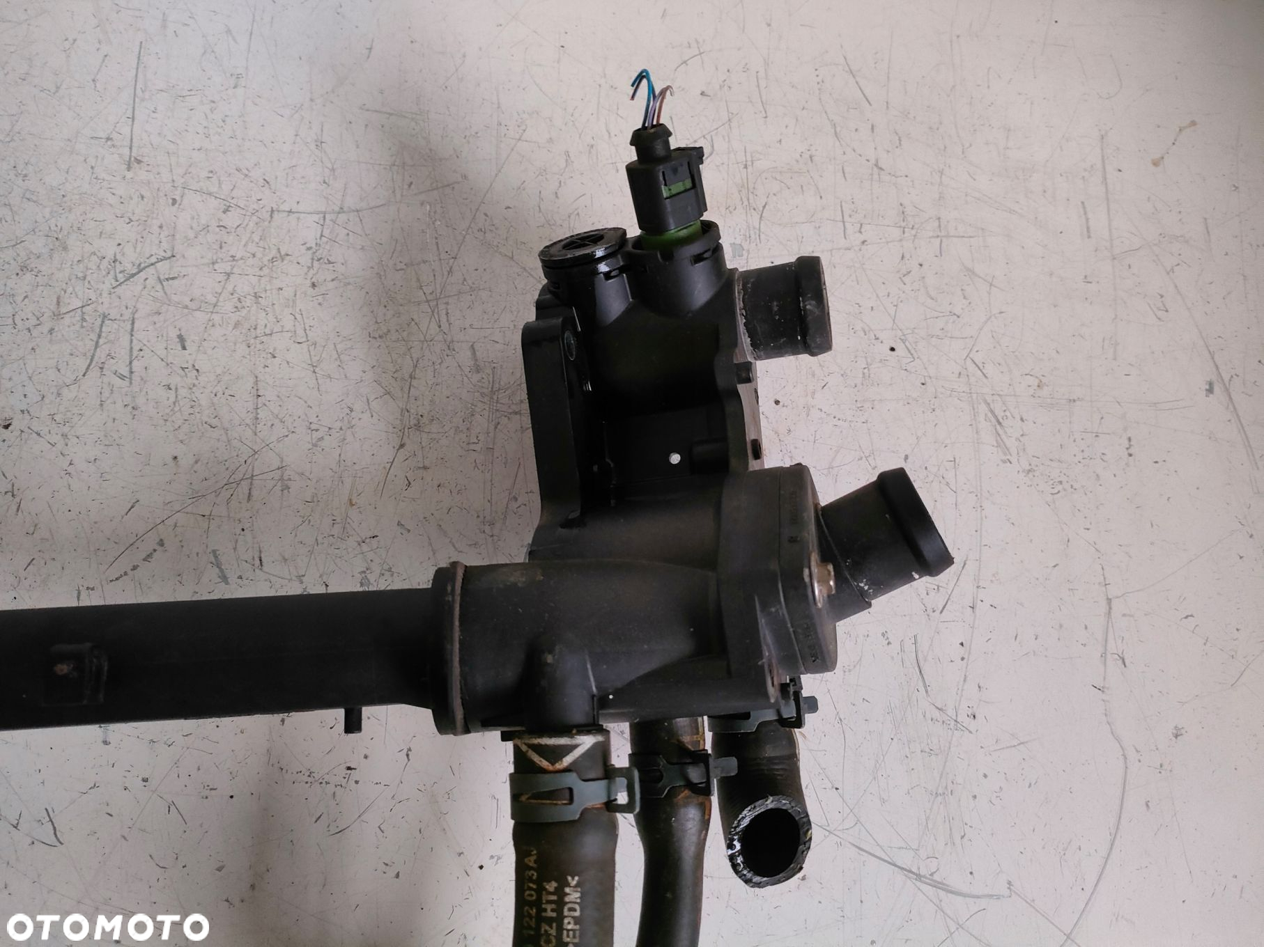 VW AUDI LEON I OBUDOWA TERMOSTATU 032121111 - 4