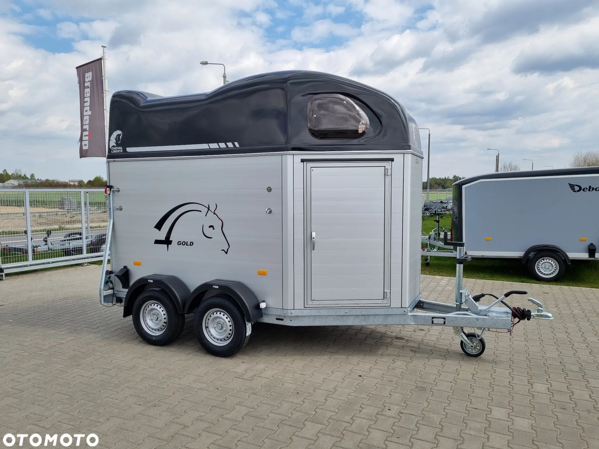 Cheval Liberte Gold First Alu + siodlarnia przyczepa dwukonna - 1