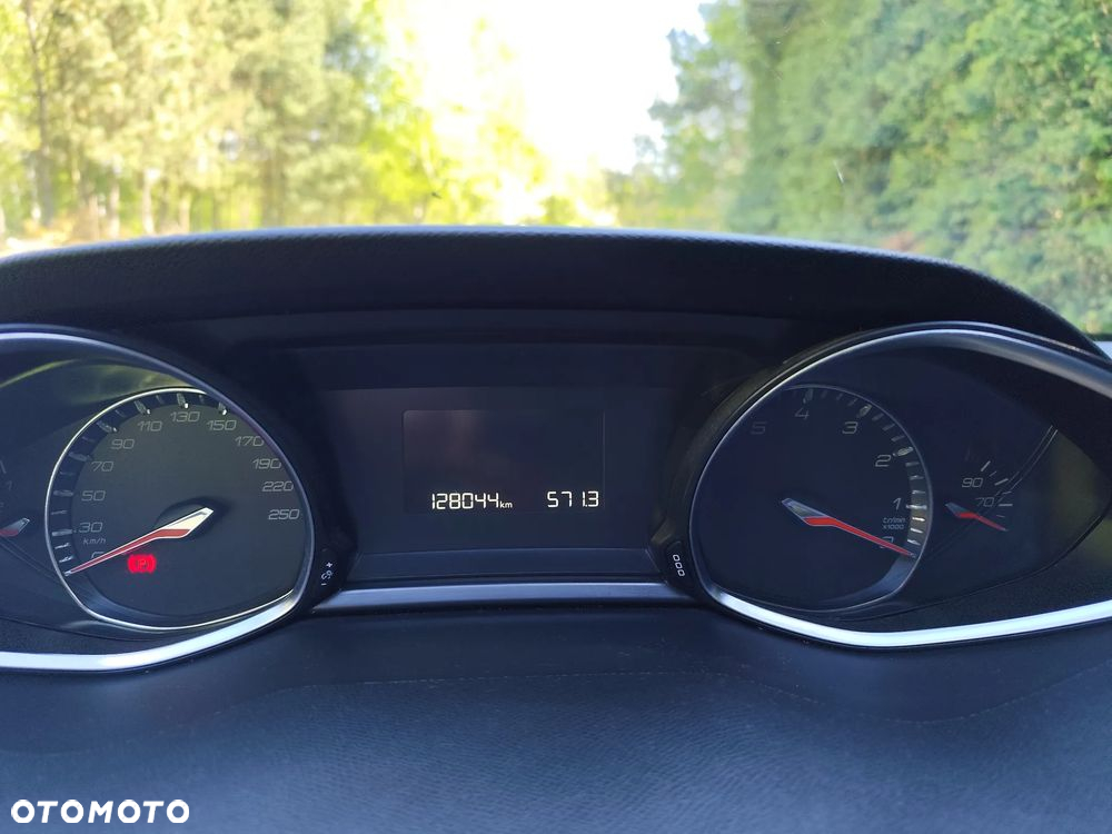 Peugeot 308 SW 1.2 PureTech Allure S&S - 8