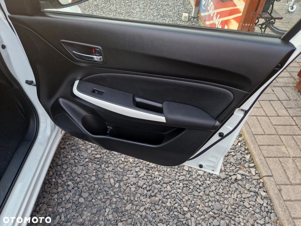 Suzuki Swift 1.2 Premium Plus - 31