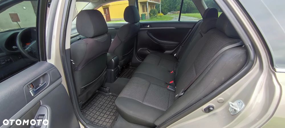 Toyota Avensis 2.0 D-4D Sol - 8