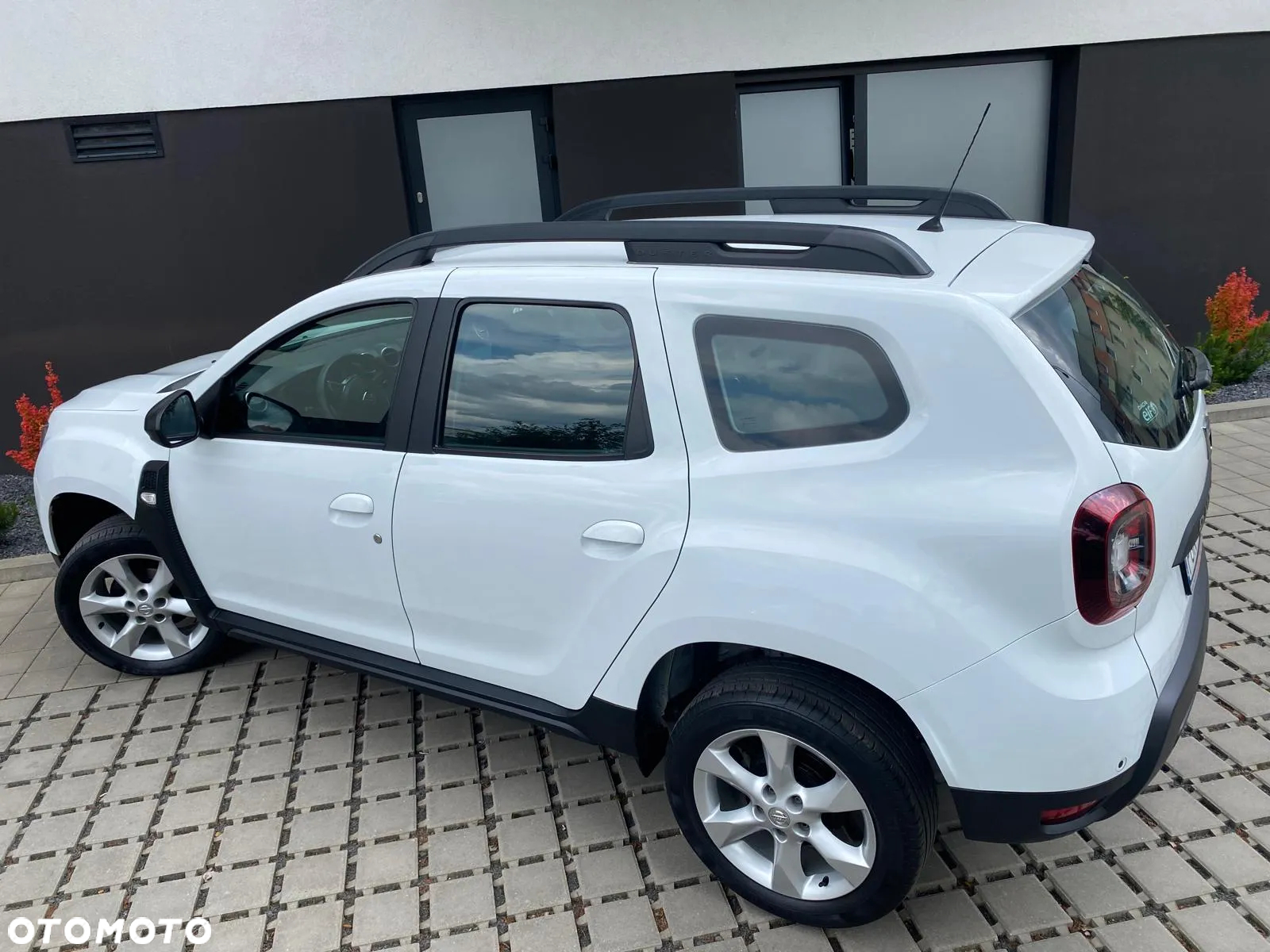 Dacia Duster 1.6 SCe Laureate S&S - 9