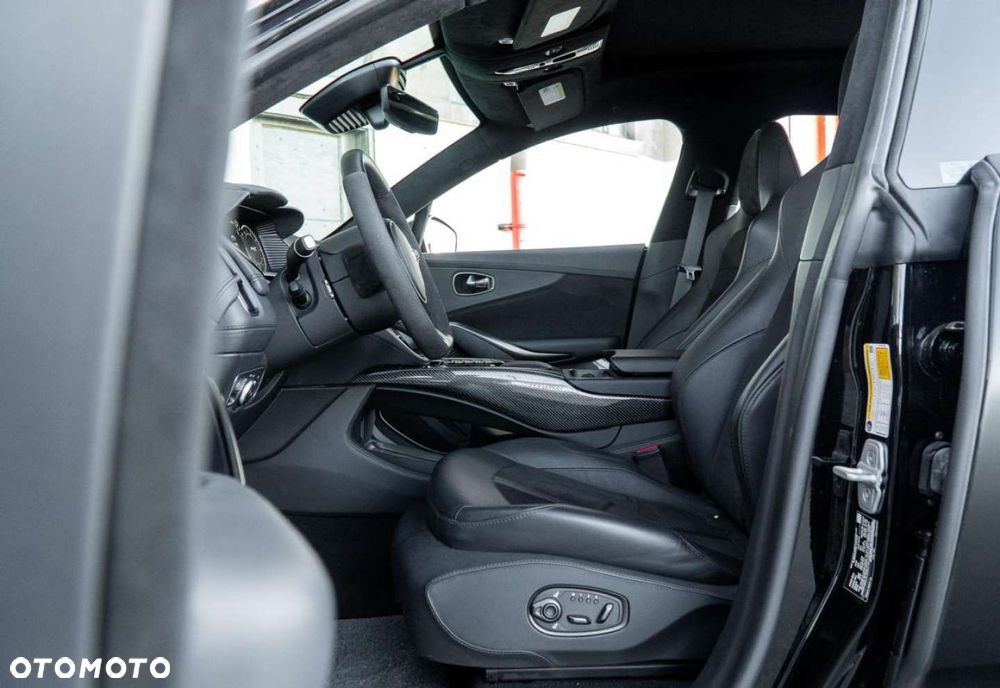 Aston Martin DBX - 6