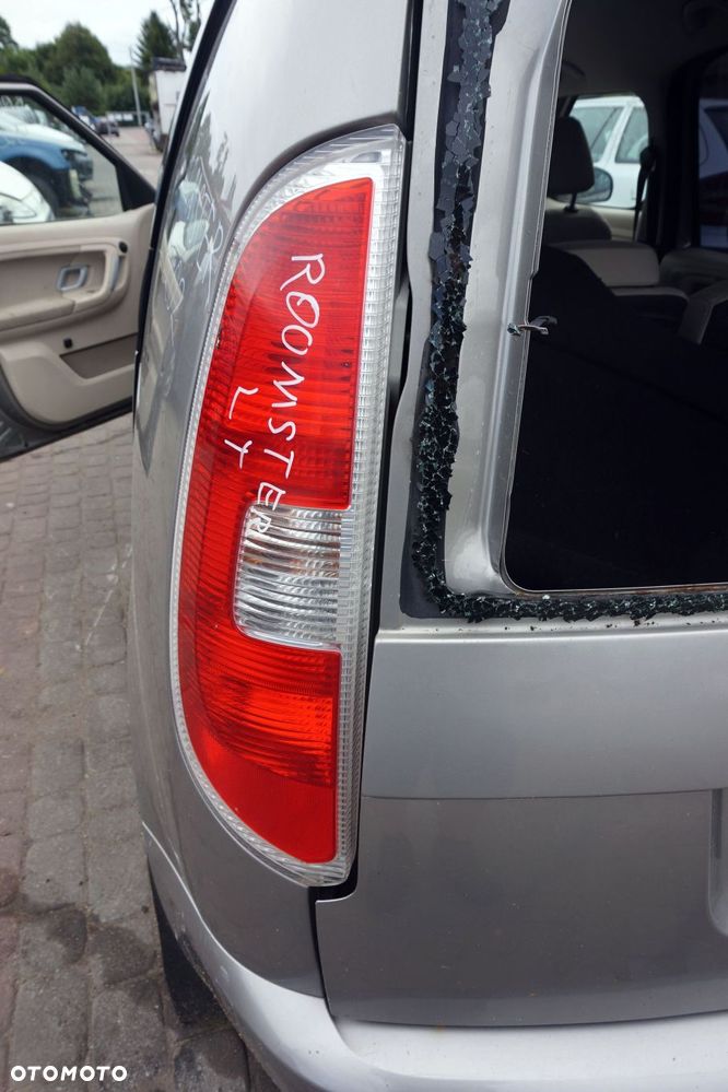 LAMPA TYLNA LEWA ROOMSTER I 5J 5J7945111 SKODA 2006-2010 - 3