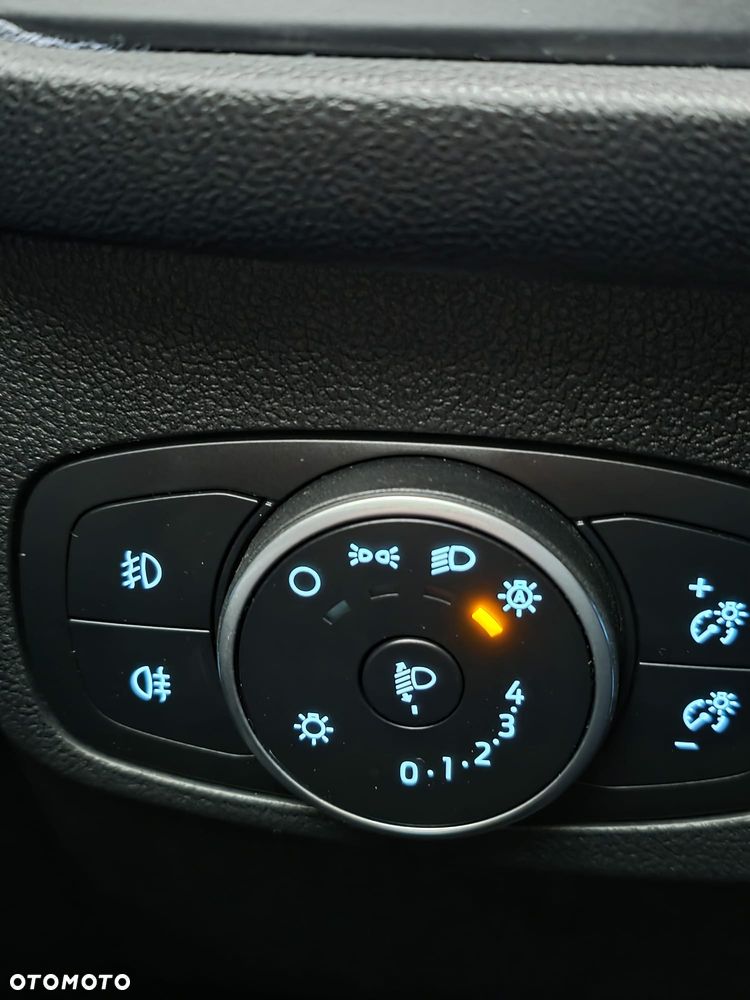 Ford Focus 1.5 EcoBlue Start-Stopp-System ST-LINE DESIGN - 28