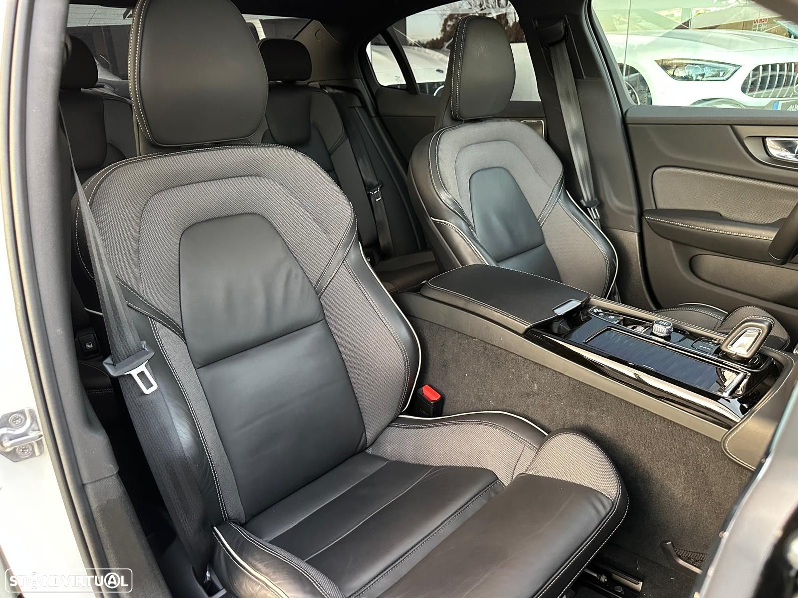 Volvo S60 2.0 T8 PHEV R-Design AWD - 22