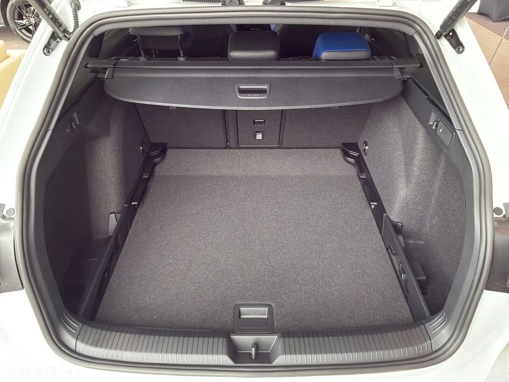 Volkswagen Golf Variant - 10