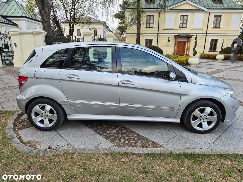Mercedes-Benz Klasa B 200 CDI - 24
