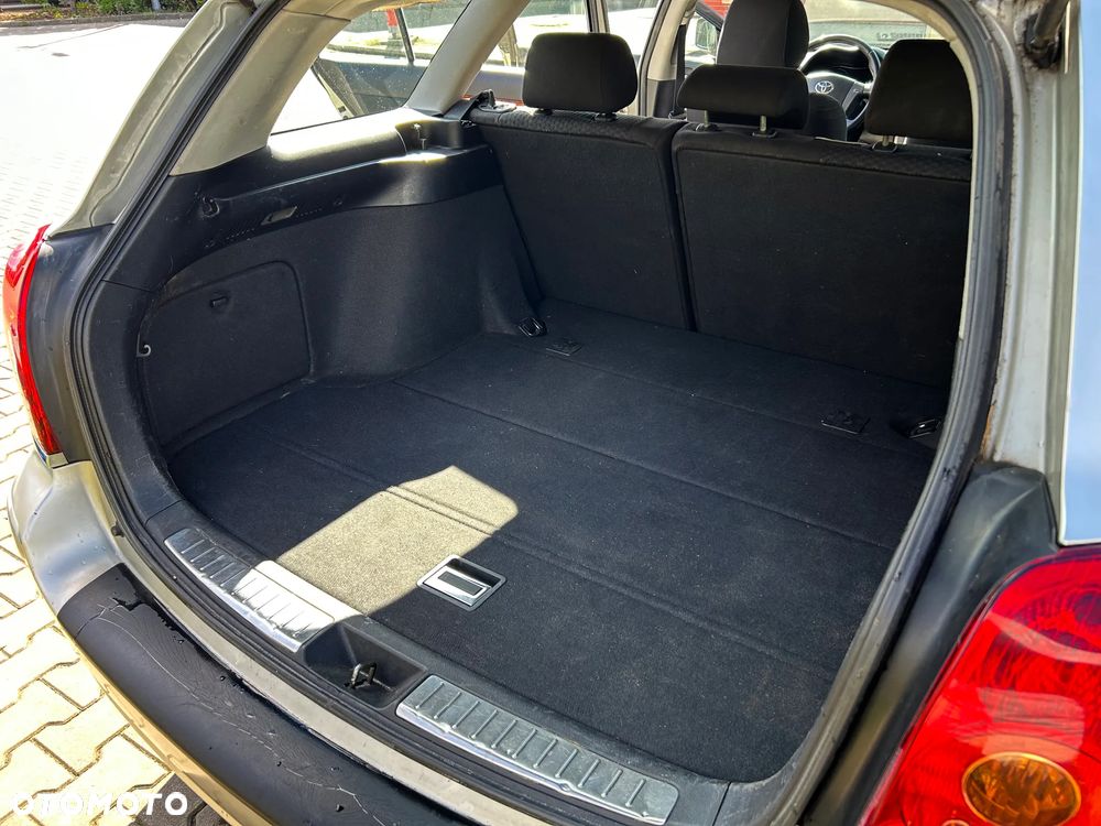 Toyota Avensis - 10