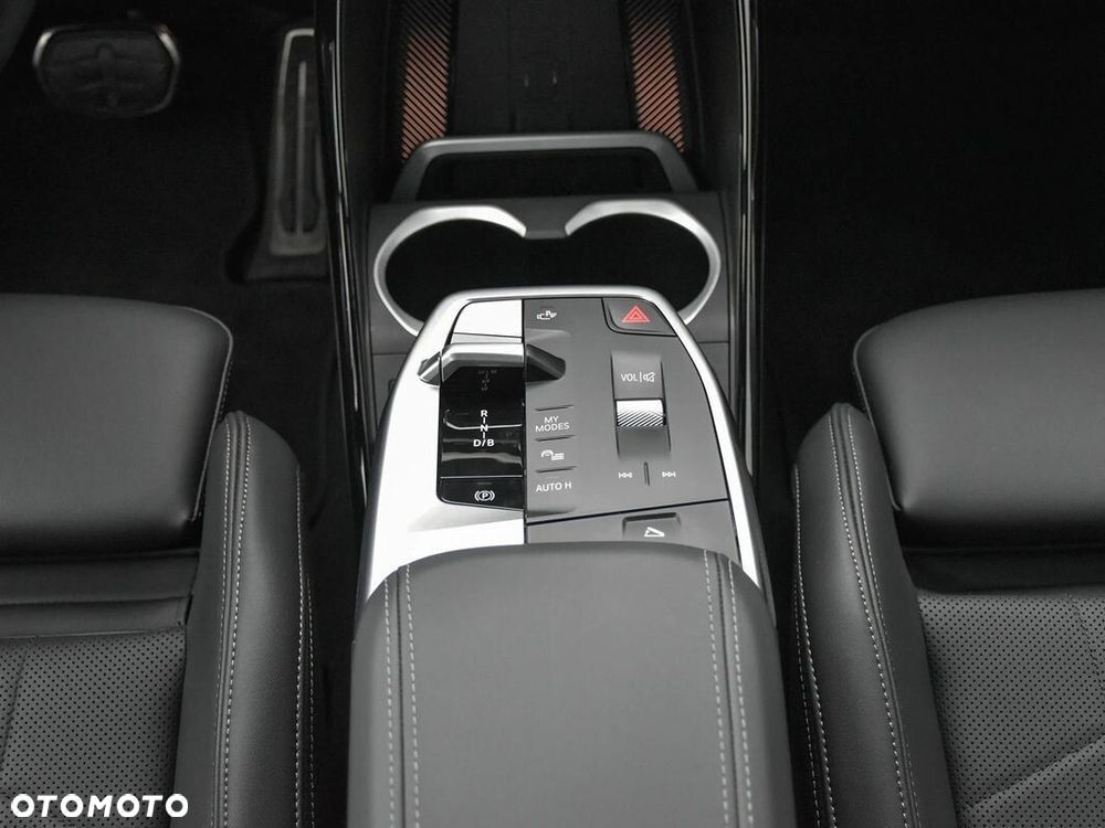 BMW iX2 eDrive20 66.5kWh M Sport Edition - 25
