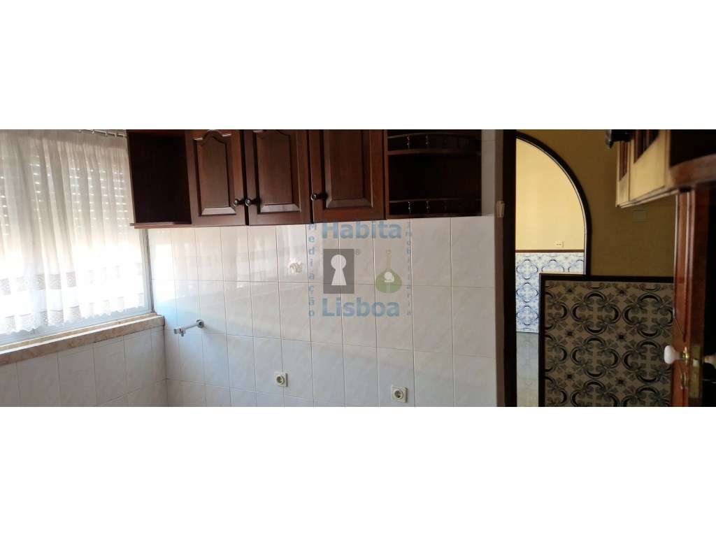 Apartamento com 4 assoalhadas, Junto ao Metro da Pontinha. - Grande imagem: 4/17