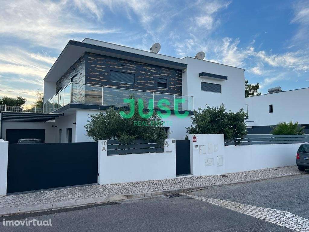 Moradia isolada T5 e garagem na Quinta de Santa Maria - Grande imagem: 3/53