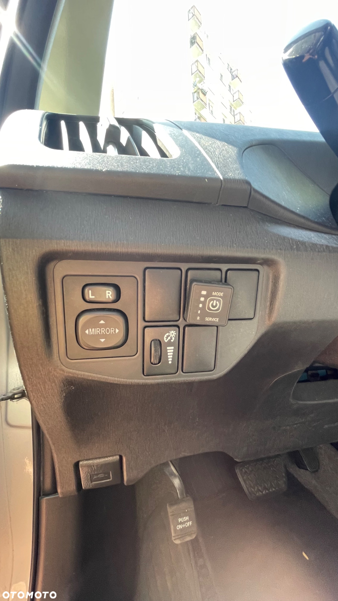 Toyota Prius 1.8 HSD Active - 22