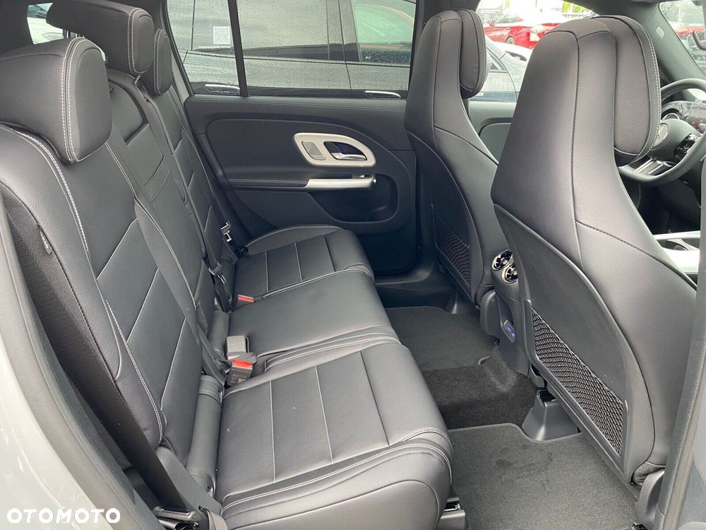 Mercedes-Benz GLB - 27