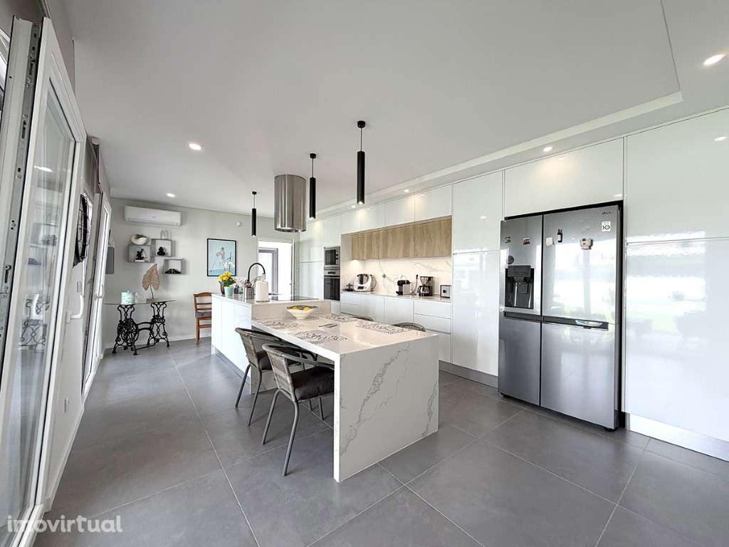Moradia T4 térrea com 230m2 em condomínio privado, Azeitão - Grande imagem: 5/40