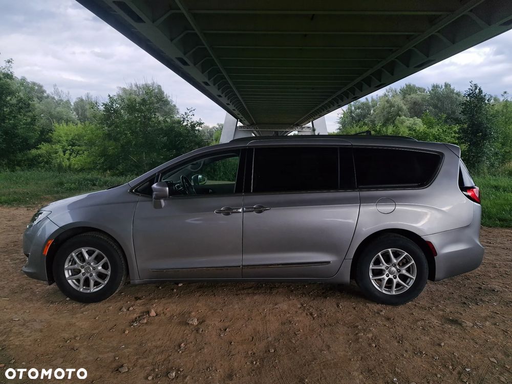 Chrysler Pacifica - 6