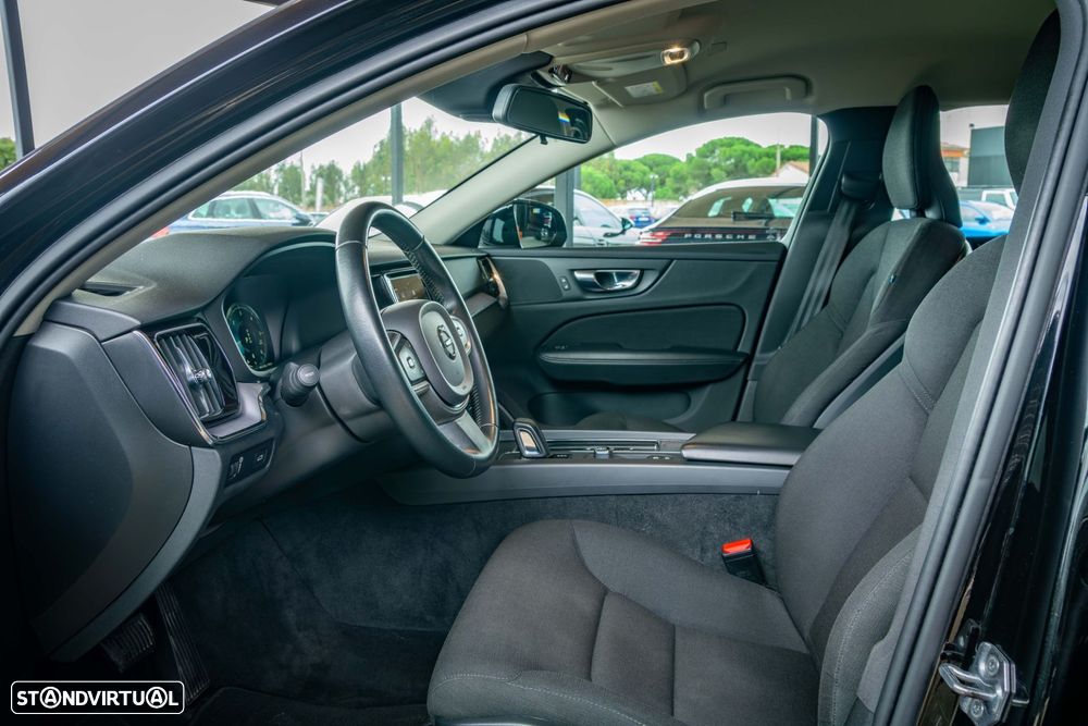 Volvo V60 2.0 B4 Essential Auto - 9