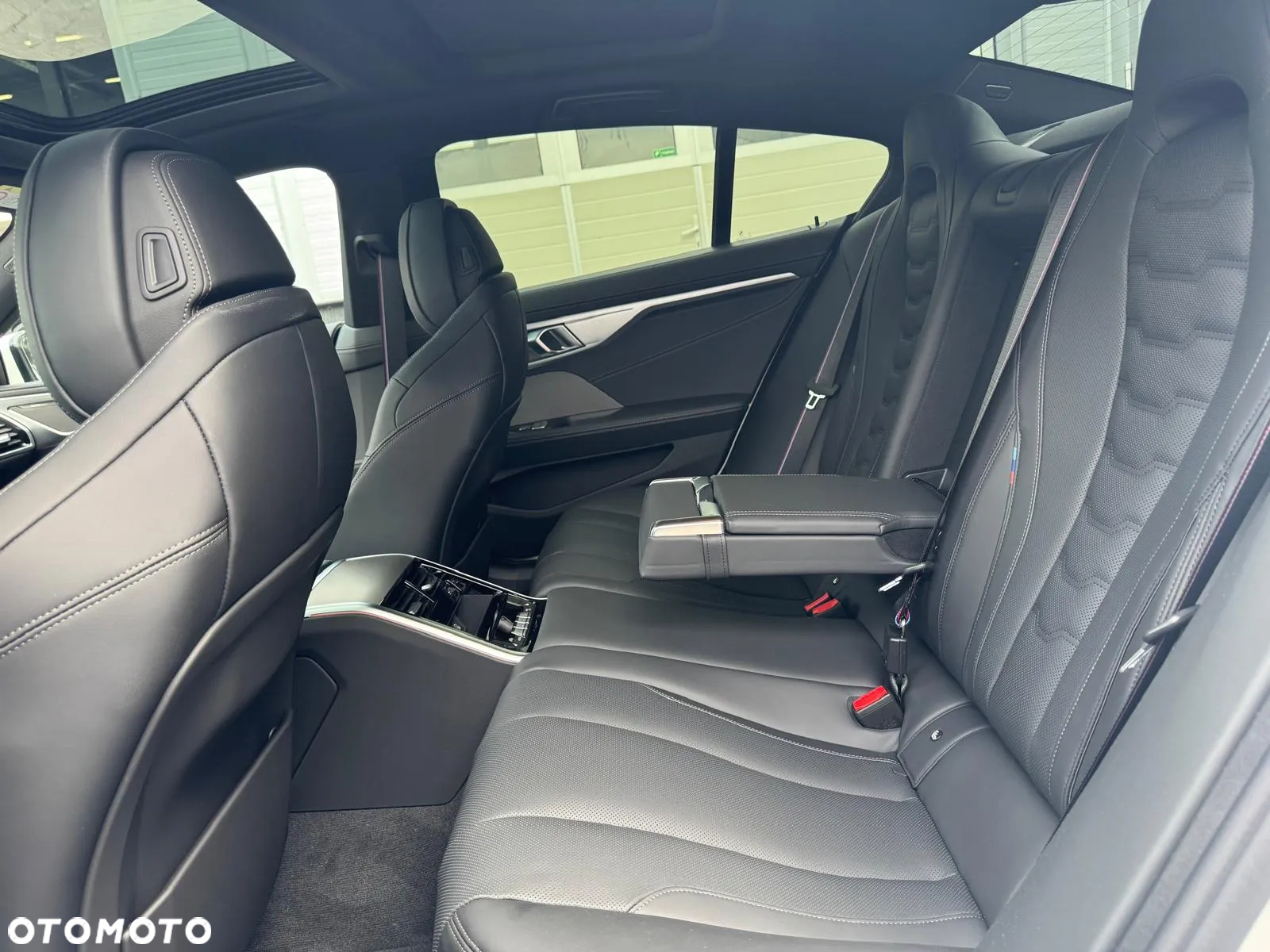 BMW Seria 8 - 24