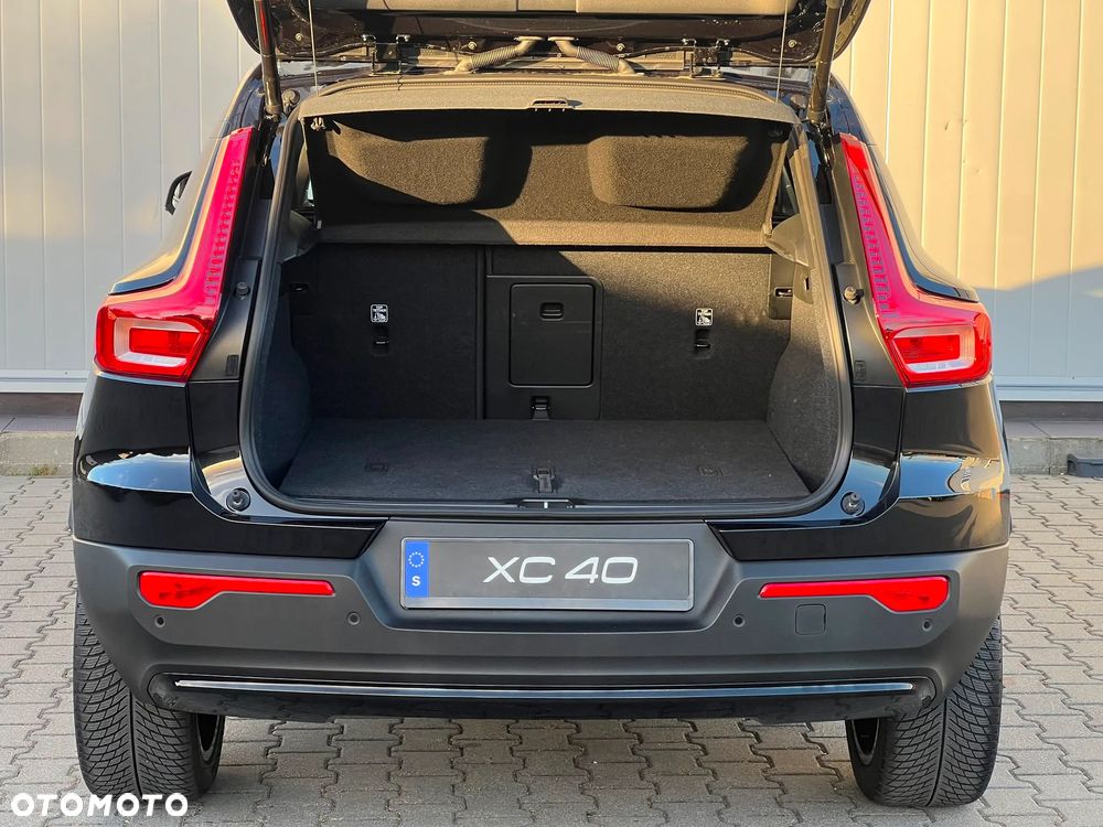 Volvo XC 40 B4 AWD Ultimate Dark - 19