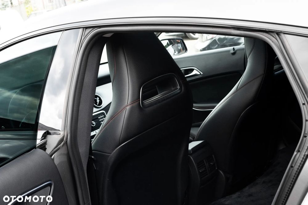 Mercedes-Benz CLA 200 d 7G-DCT AMG Line - 12