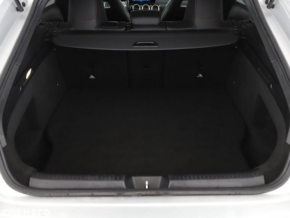 Mercedes-Benz CLA 250 e 8G-DCT AMG Line - 22