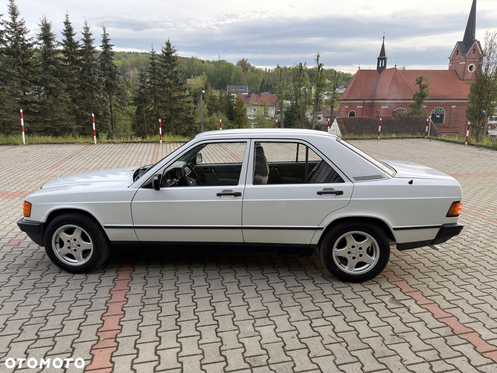 Mercedes-Benz W201 (190) - 5