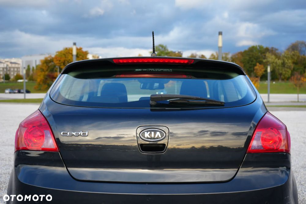 Kia Ceed - 13
