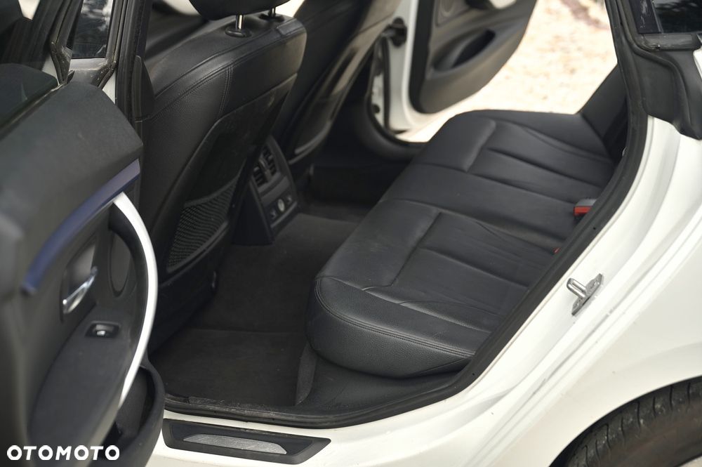 BMW 3GT 320d xDrive Sport Line - 27