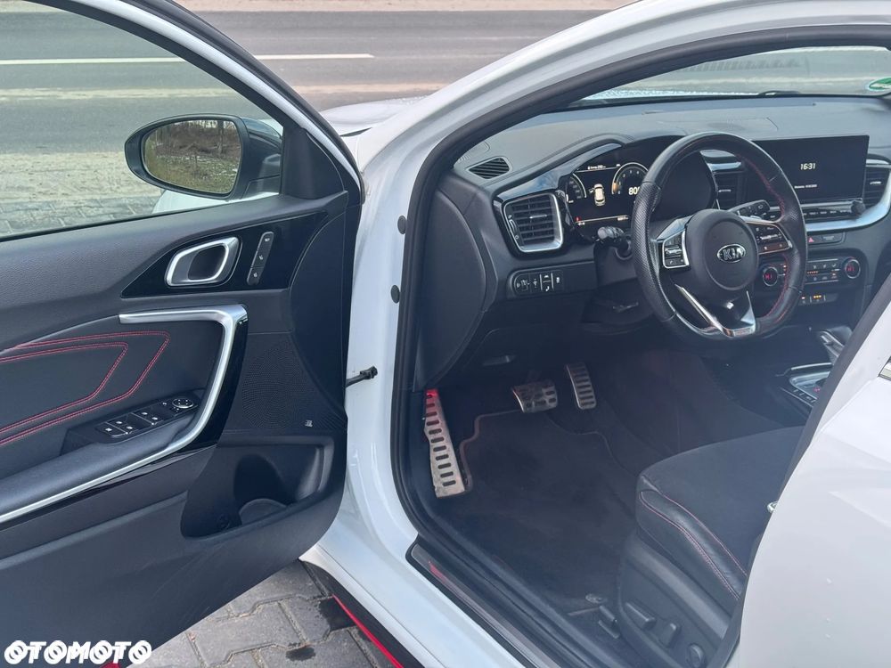Kia Ceed - 16