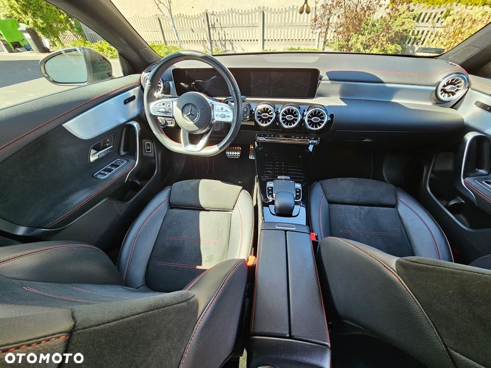 Mercedes-Benz CLA 220 4-Matic AMG Line 7G-DCT - 14