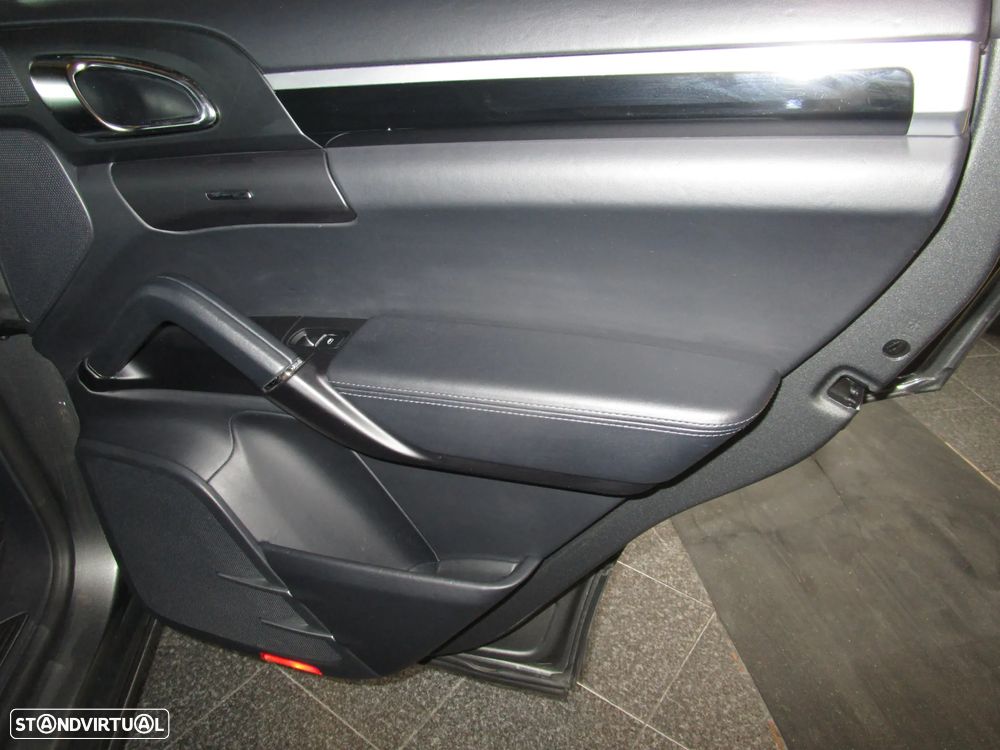 Porsche Cayenne S Tiptronic S - 51