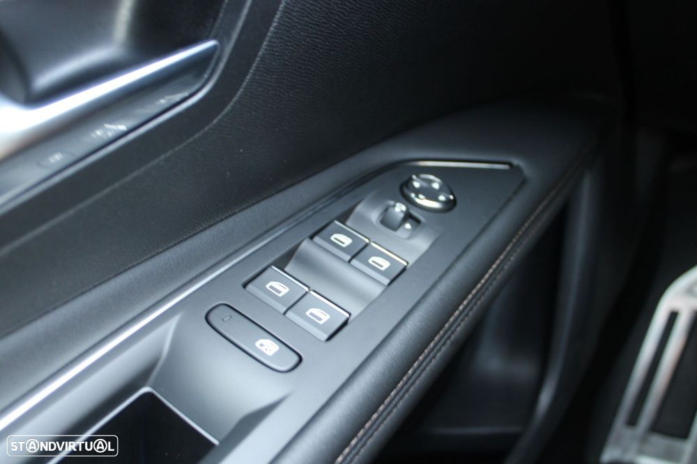 Peugeot 3008 1.6 Hybrid4 GT Pack e-EAT8 - 26