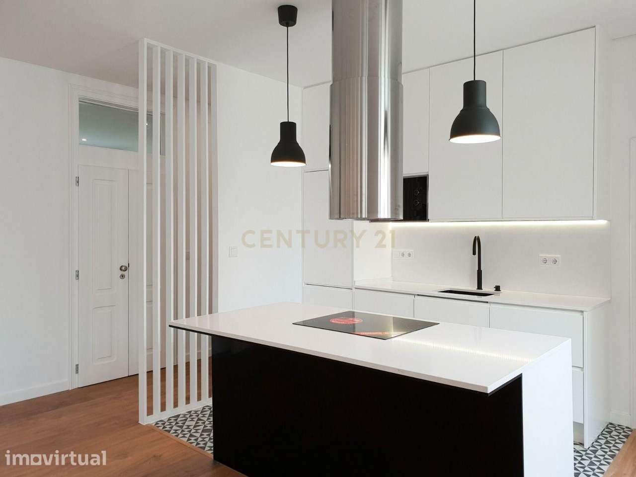 Apartamento T2 remodelado com varanda em Belém — Lisboa - Grande imagem: 2/18