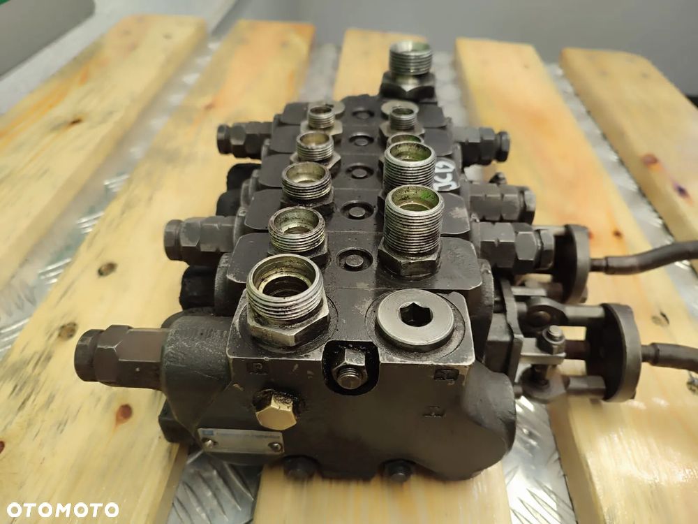 Rozdzielacz hydrauliczny 3469205165 ładowarka JCB - 8