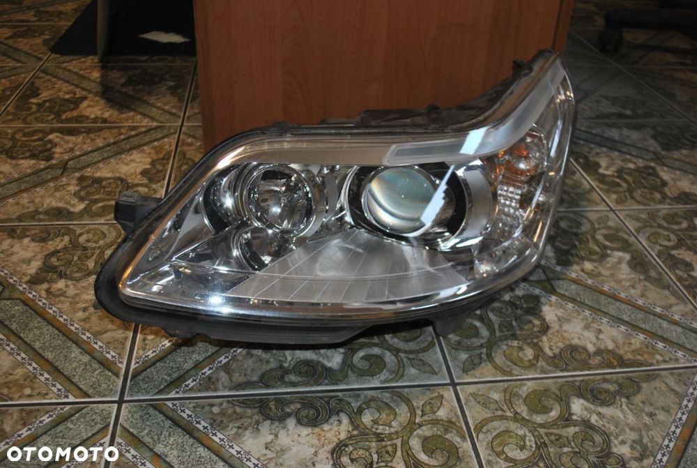 Lampa lewy przód Citroen C4 Xenon - 1