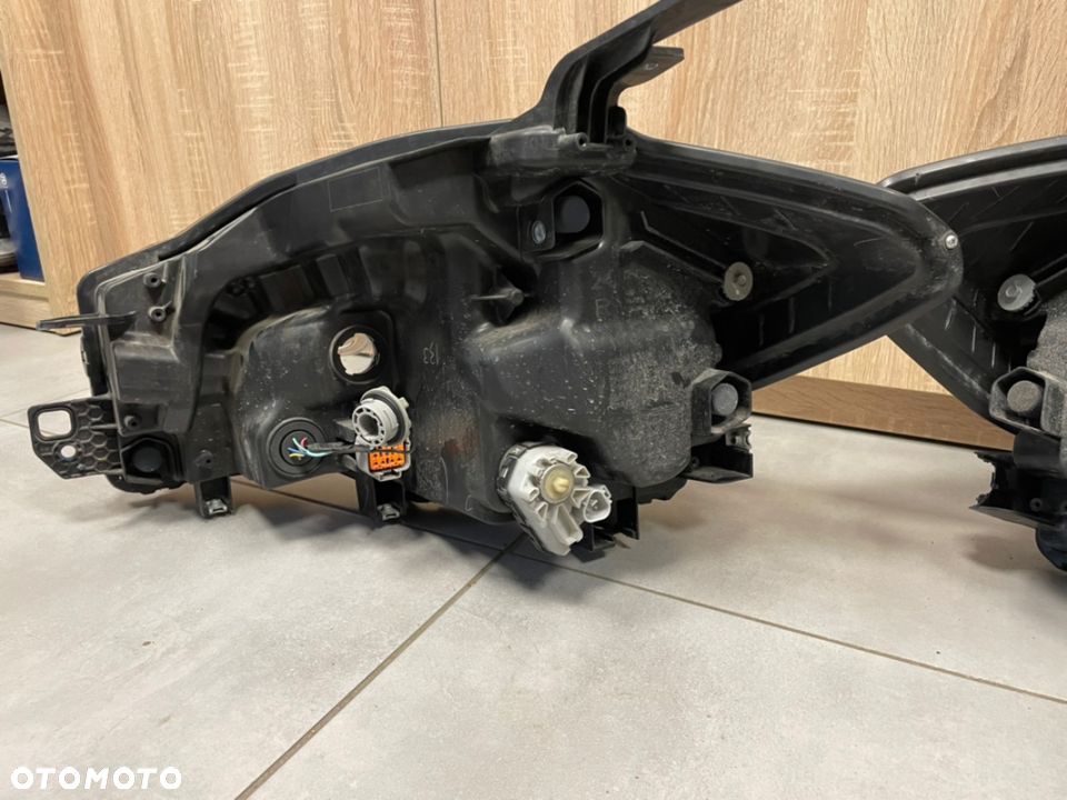 Suzuki Sx4 s-cross reflektor full led - 3
