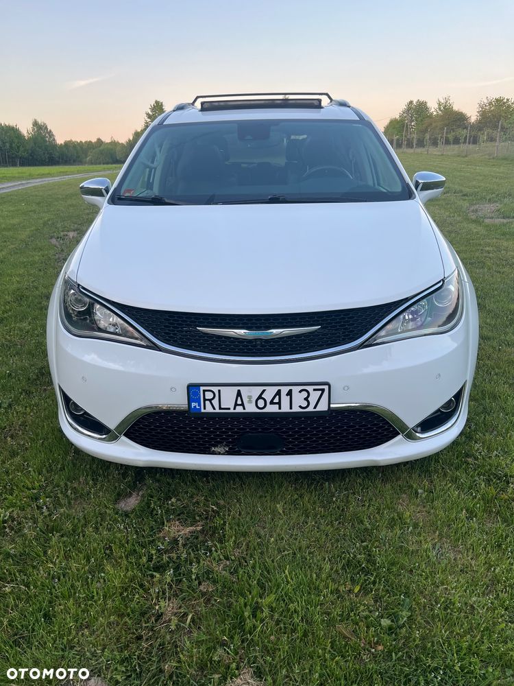 Chrysler Pacifica - 1