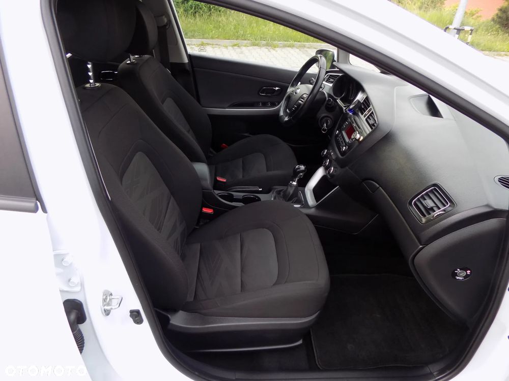 Kia Ceed - 11