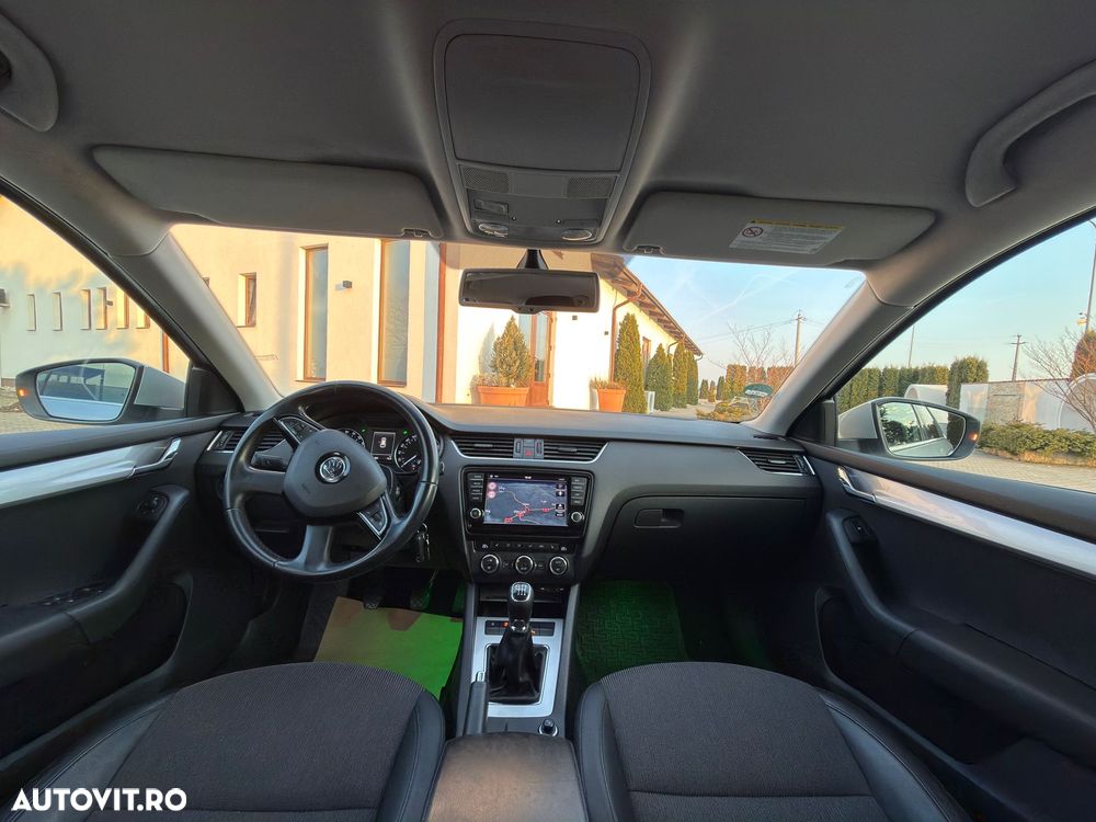 Volkswagen Golf 1.6 TDI BlueMotion Technology Cup - 6