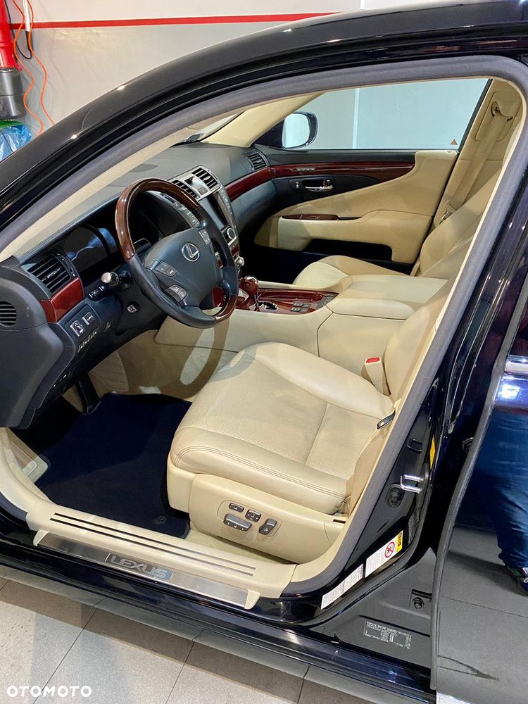 Lexus LS 600h L Superior - 24