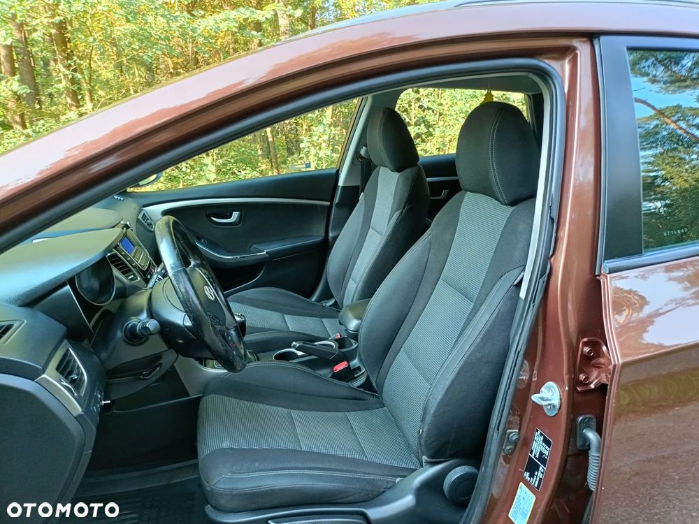 Hyundai i30 1.6 Comfort - 12