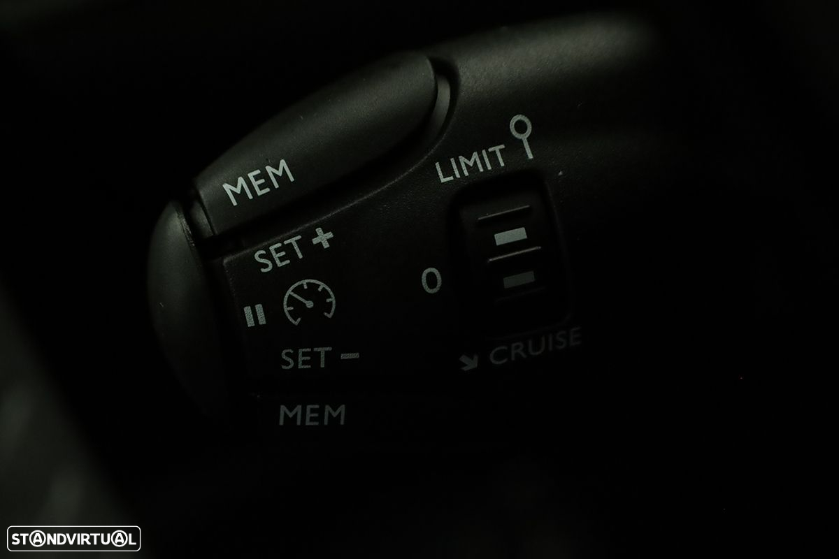 Peugeot 2008 1.2 PureTech Allure - 18