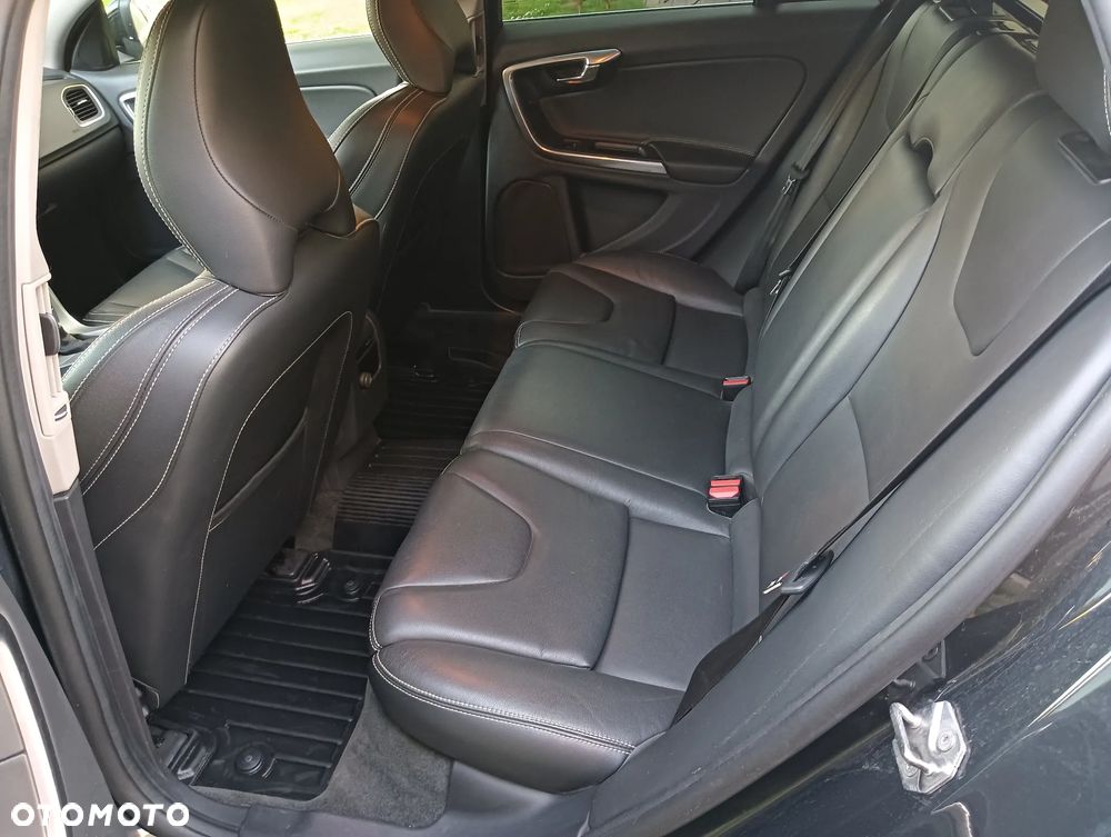 Volvo V60 D4 Geartronic Momentum Pro - 11