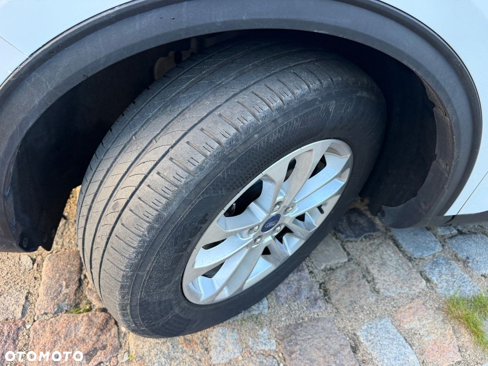 Ford Kuga - 34